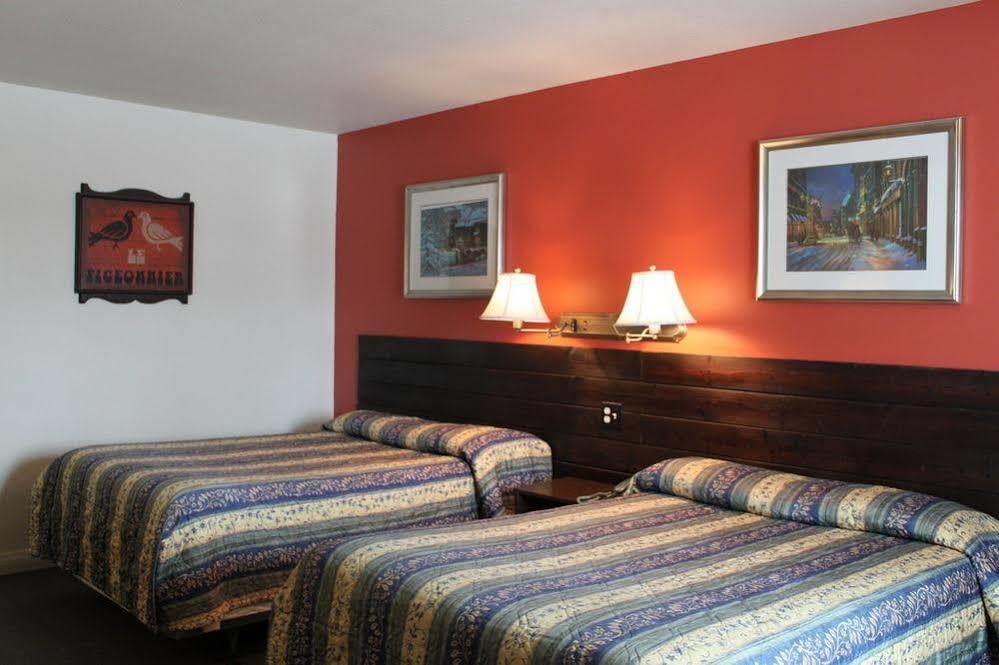 Auberge - Motel Le Pigeonnier Farnham Exterior photo